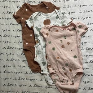 🛍️ Carter’s Onesies Bundle